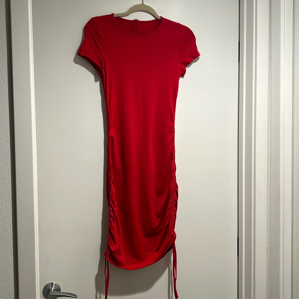 Red bodycon short sleeve dress